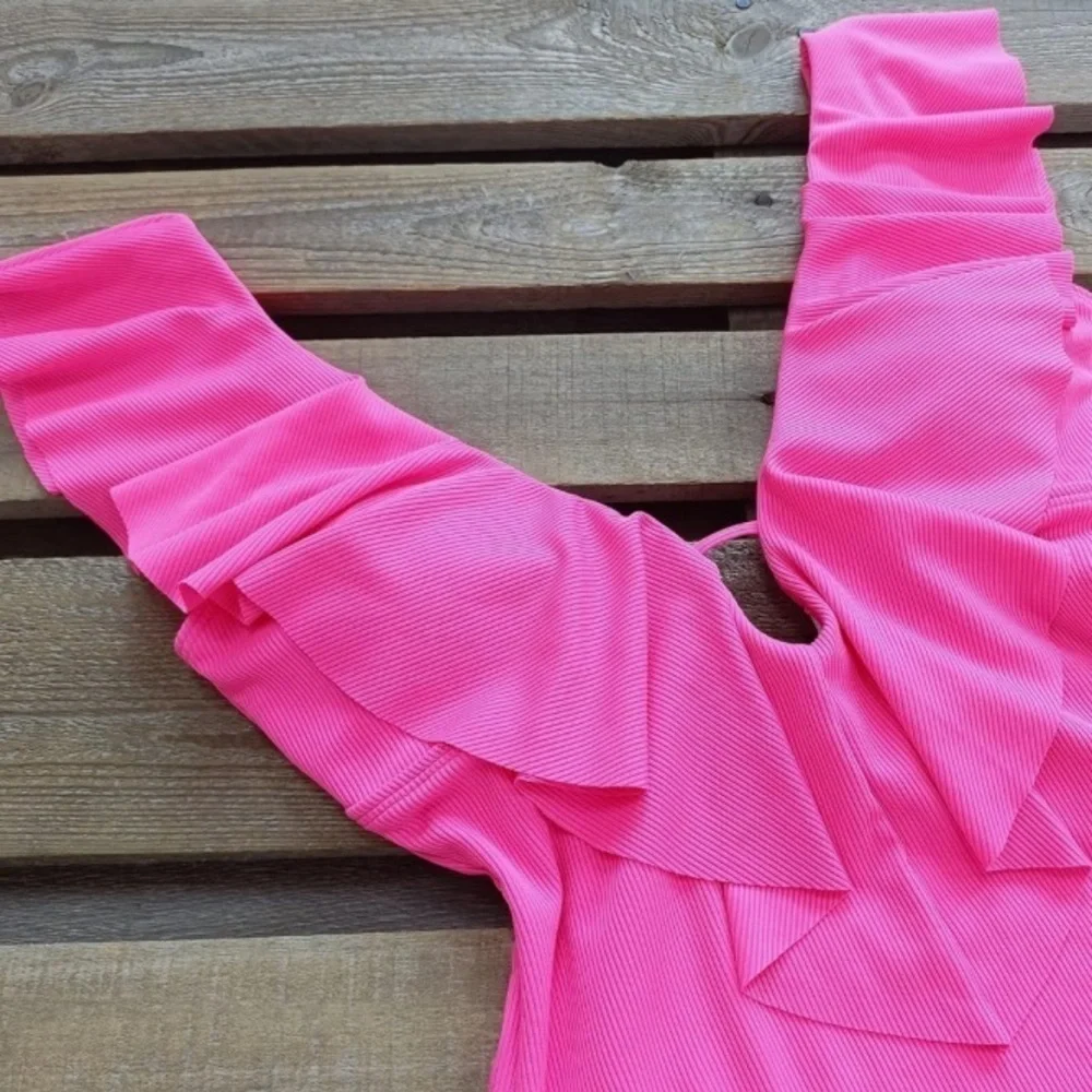 NWT One Piece Swimsuit V-Neck Ruffle Bathing Suit Padded Monokini pink Large